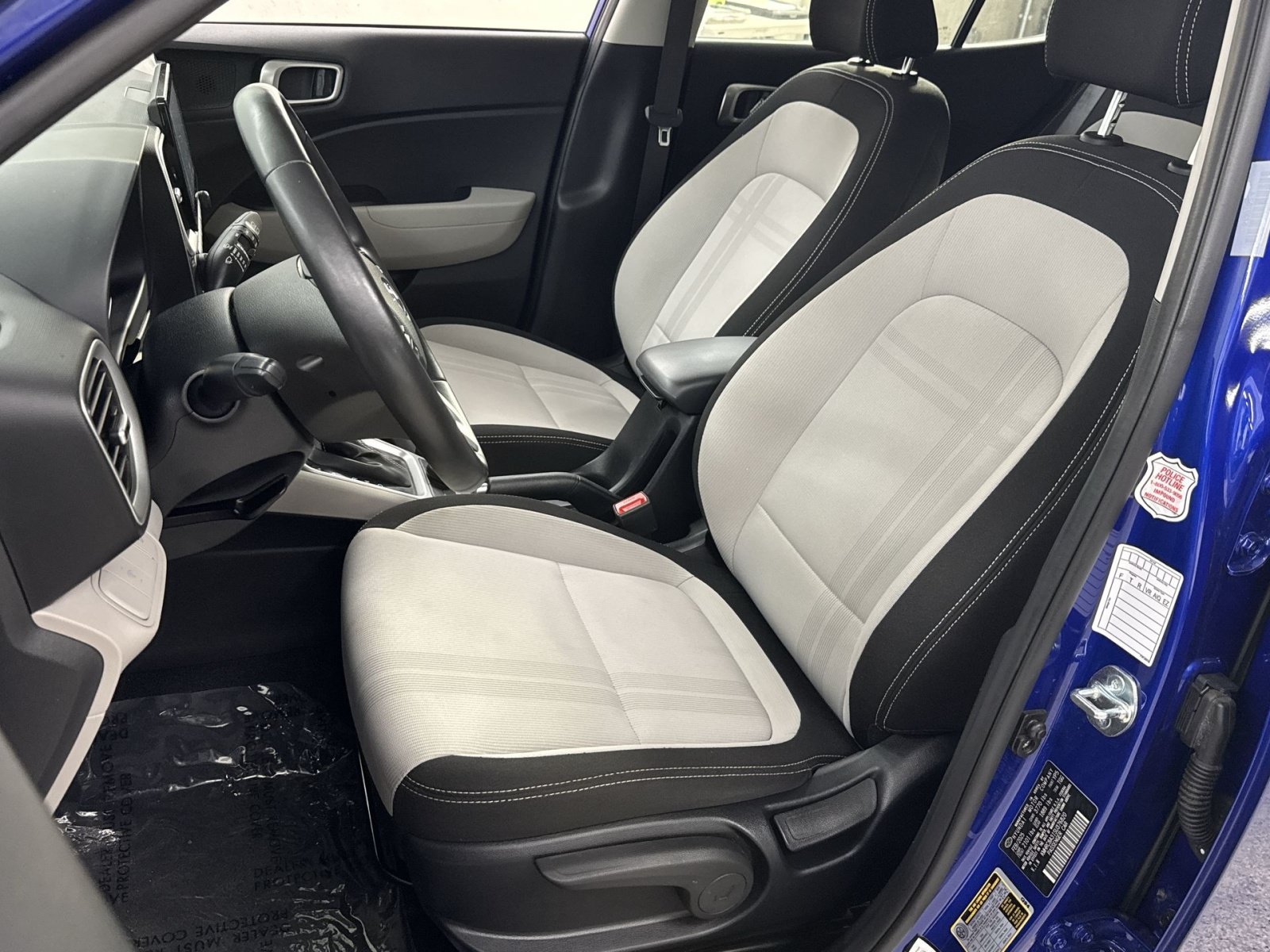 Used 2025 Hyundai Venue SEL FWD image 14