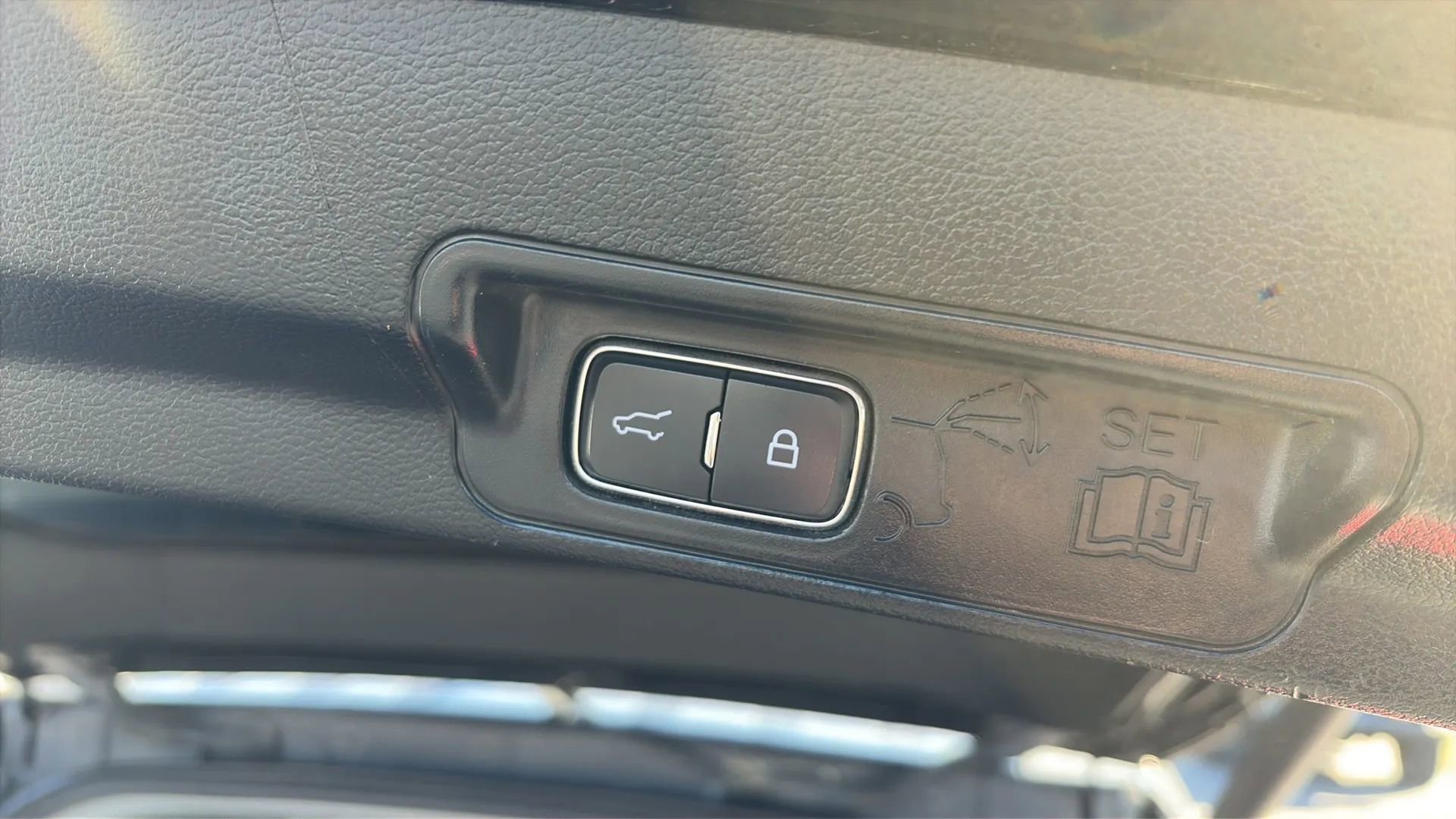 Used 2024 Ford Explorer Limited w/ Equipment Group 301A image 22