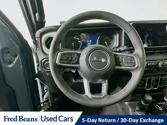 Used 2025 Jeep Wrangler Unlimited Sahara w/ Safety Group AWD/4WD image 13
