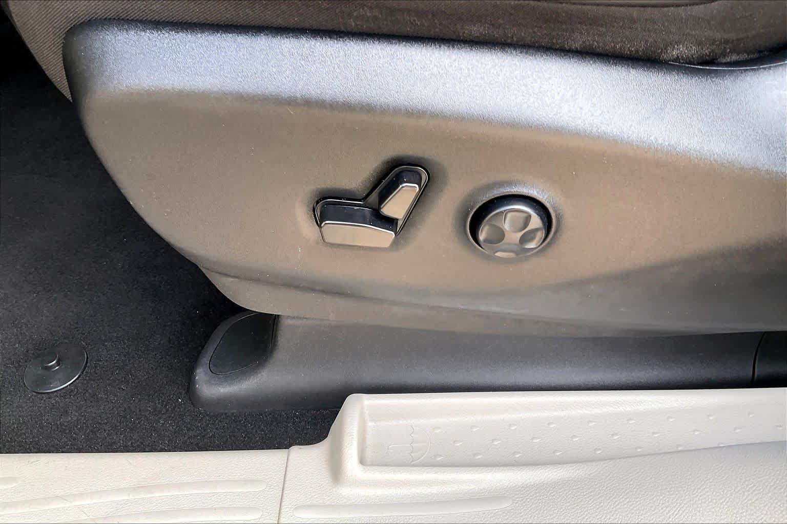 Certified 2024 Chrysler Pacifica Touring-L FWD image 31