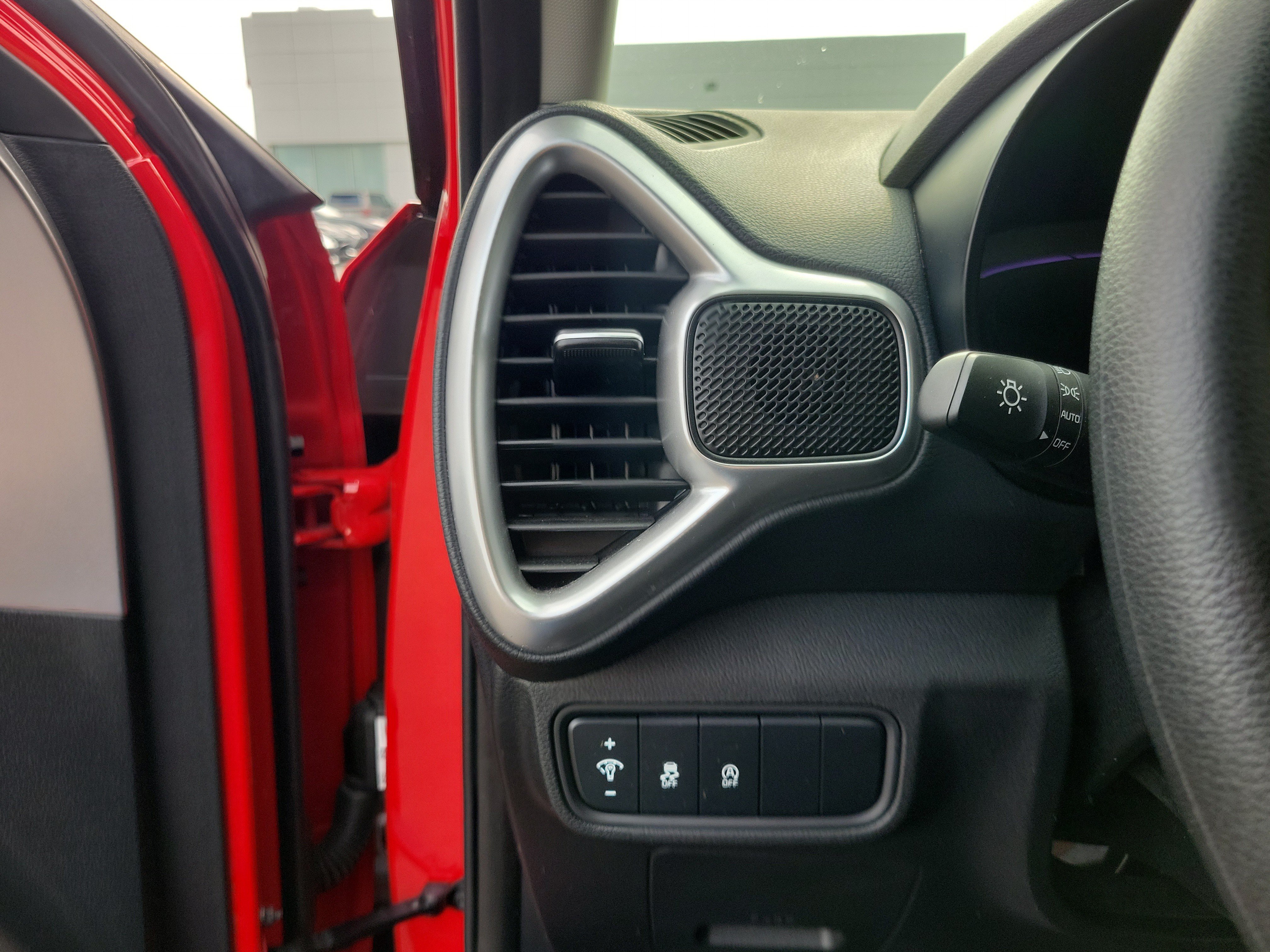 Used 2025 Kia Soul LX FWD image 20