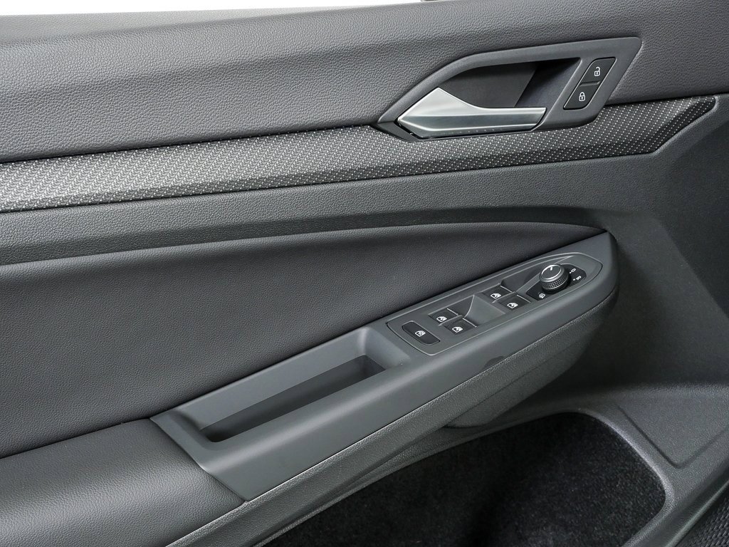 Used 2023 Volkswagen Golf R image 6