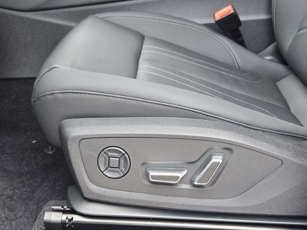 Used 2026 Audi Q3 quattro 2.0T w/ Driver Assistance Package AWD/4WD image 30
