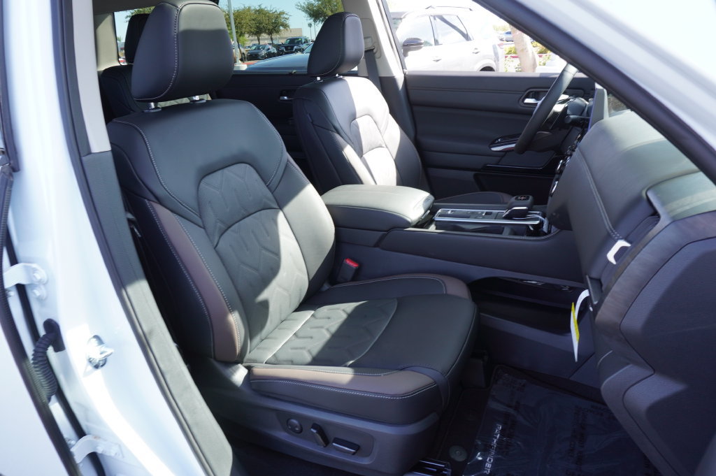 New 2026 Nissan Pathfinder Platinum FWD image 13