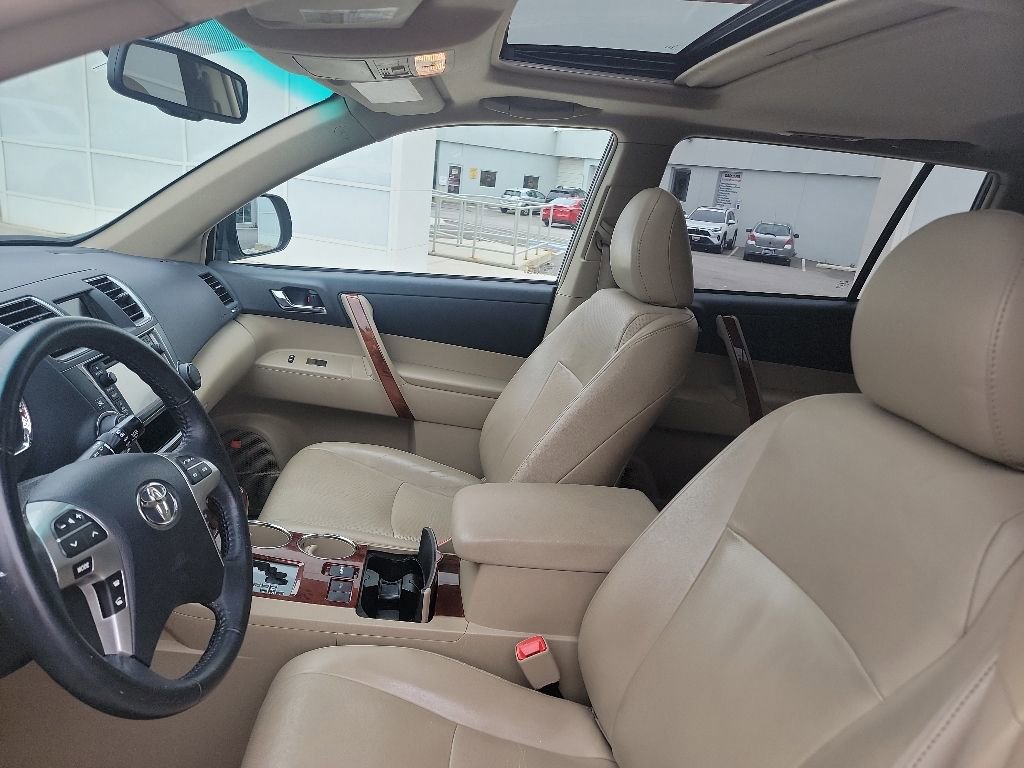 Used 2013 Toyota Highlander Limited FWD image 6