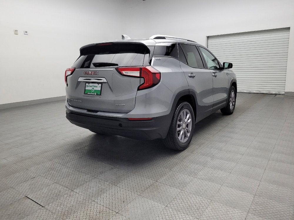 Used 2023 GMC Terrain SLT image 9