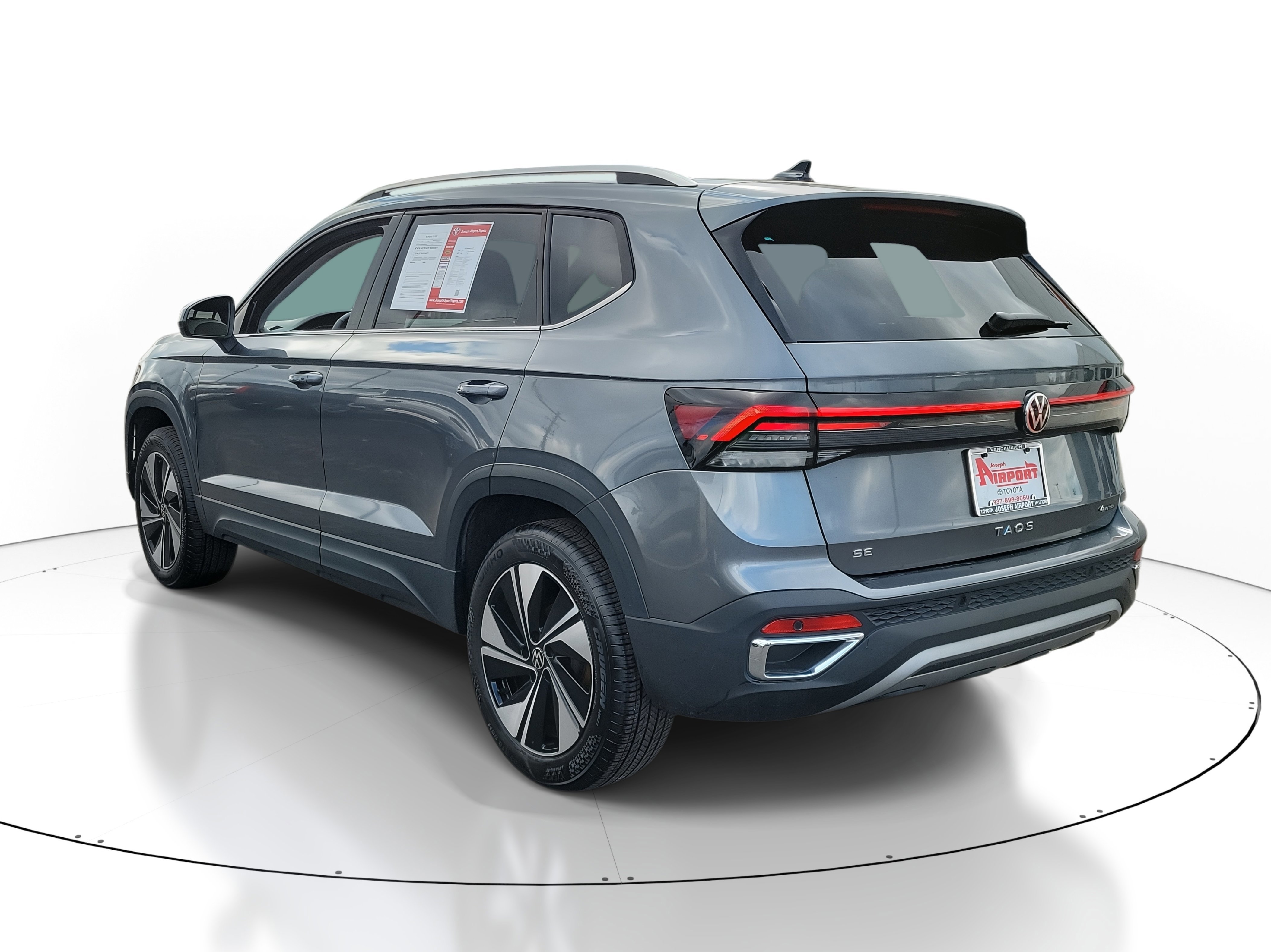 Used 2025 Volkswagen Taos SE image 3