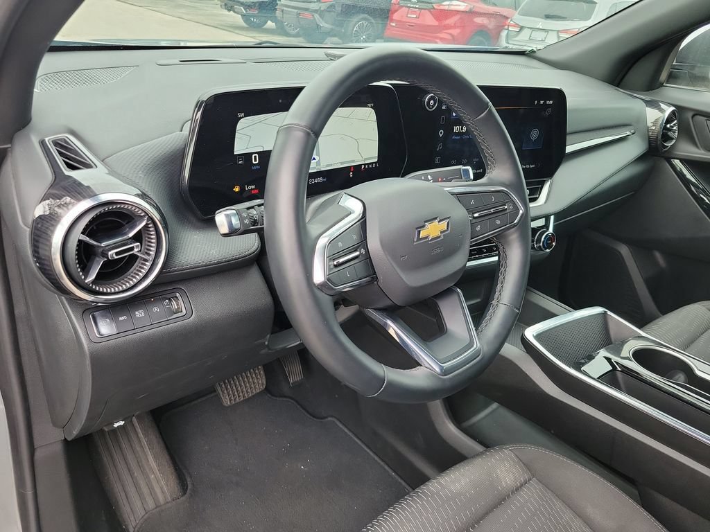Used 2025 Chevrolet Equinox LT AWD/4WD image 13