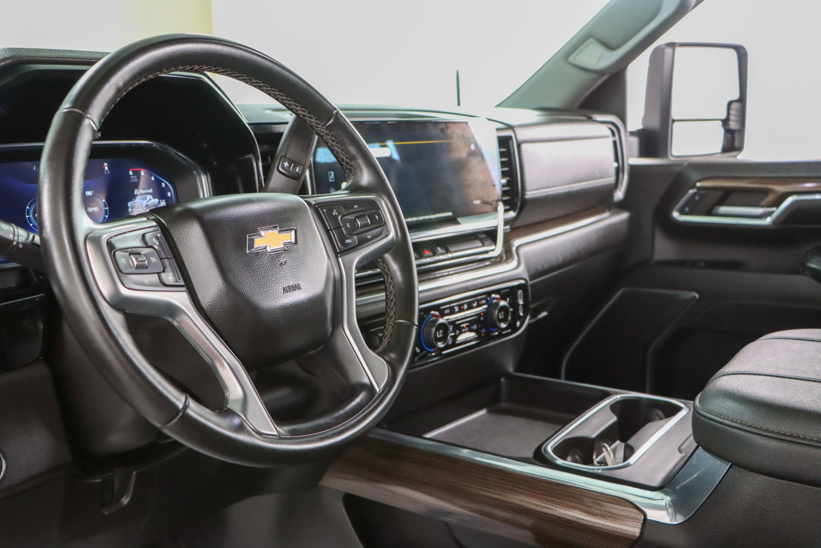 Used 2024 Chevrolet Silverado 3500 LT w/ Convenience Package image 24