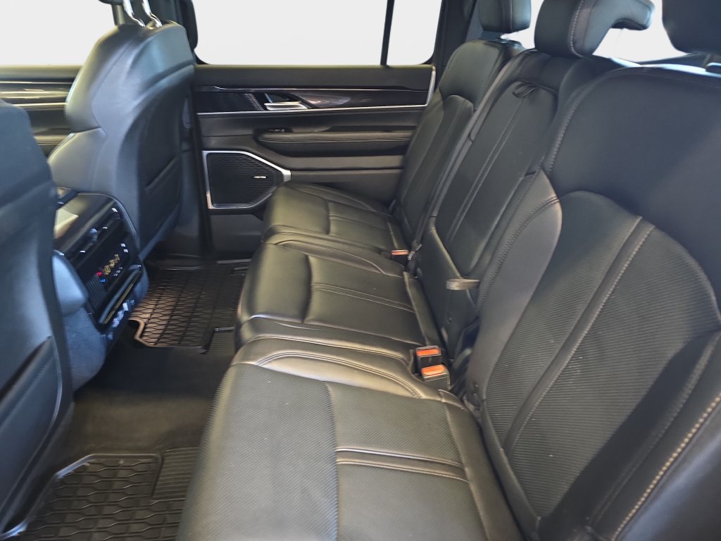 Used 2023 Jeep Wagoneer 4WD image 18