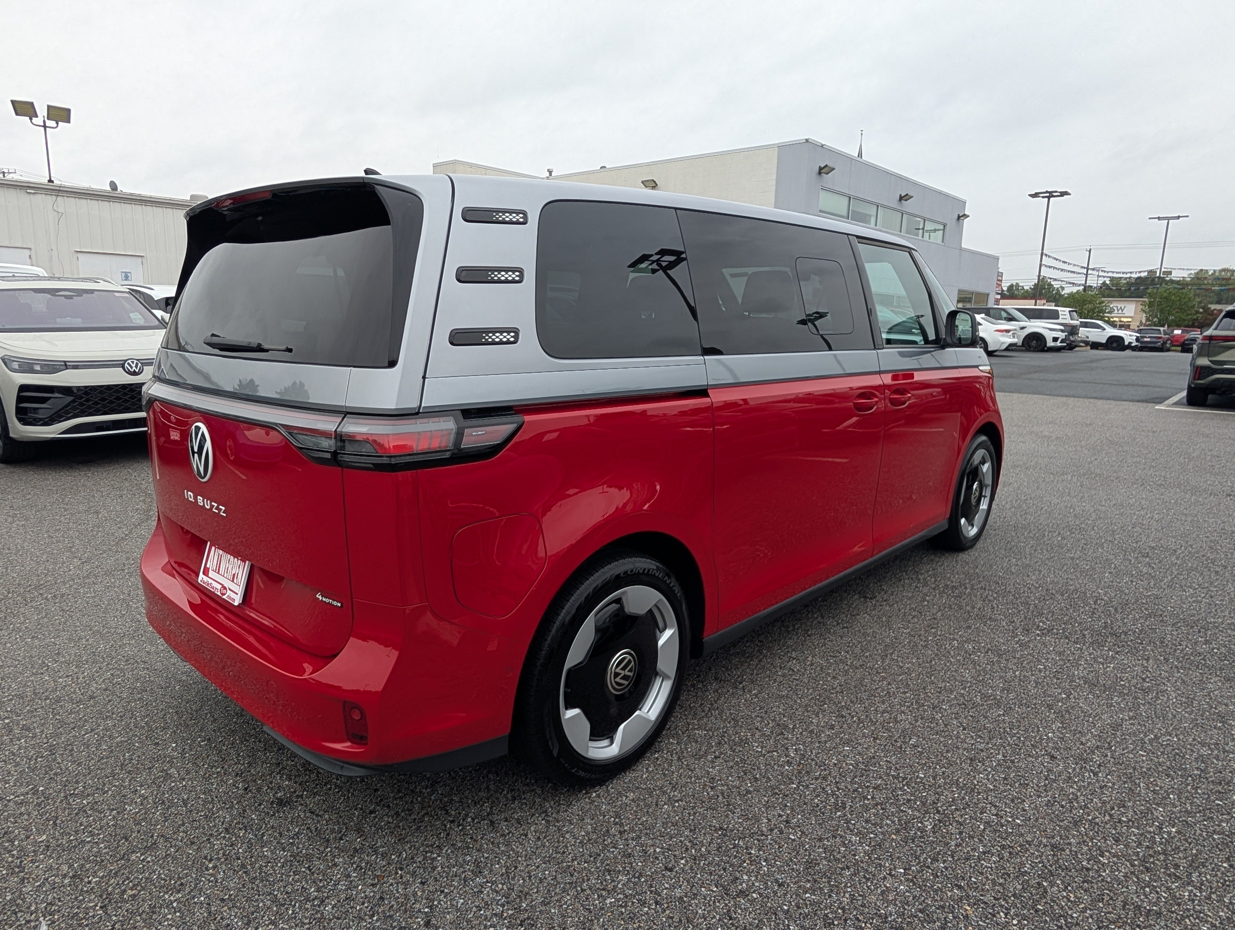 Used 2025 Volkswagen ID. Buzz Pro S Plus AWD/4WD image 3