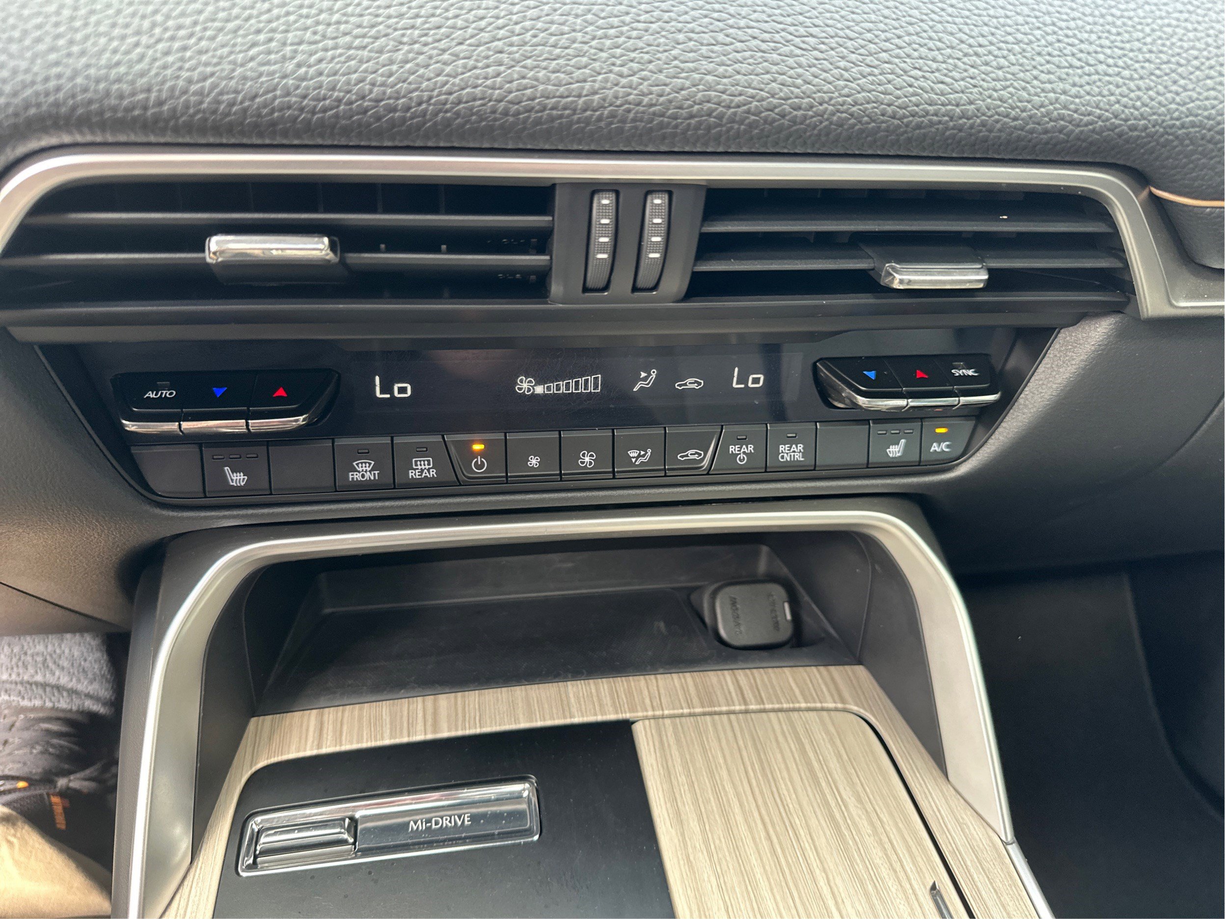 Certified 2024 MAZDA CX-90 3.3 Turbo w/ Preferred Package image 31