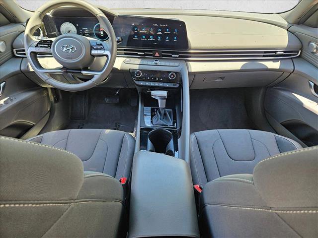 Used 2023 Hyundai Elantra SEL w/ Convenience Package FWD image 17