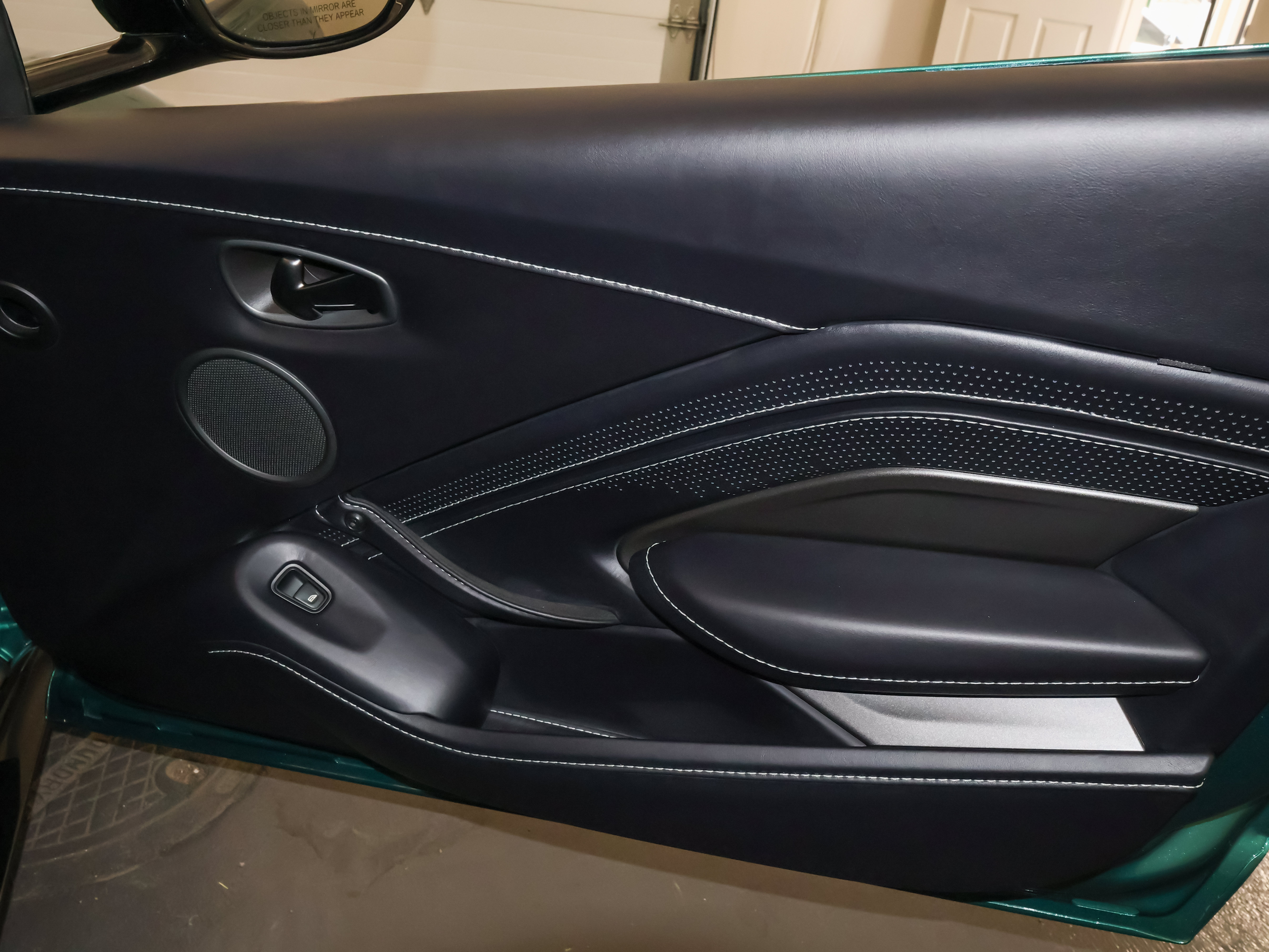 Used 2023 Aston Martin V8 Vantage Roadster RWD image 43