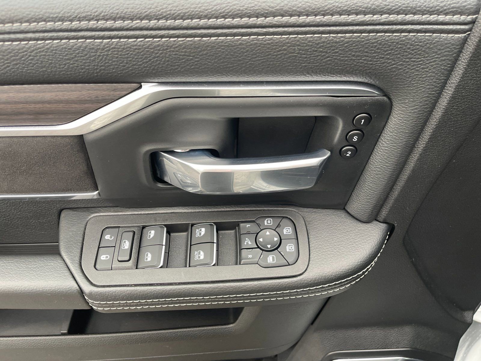 Used 2025 RAM 2500 Laramie image 13