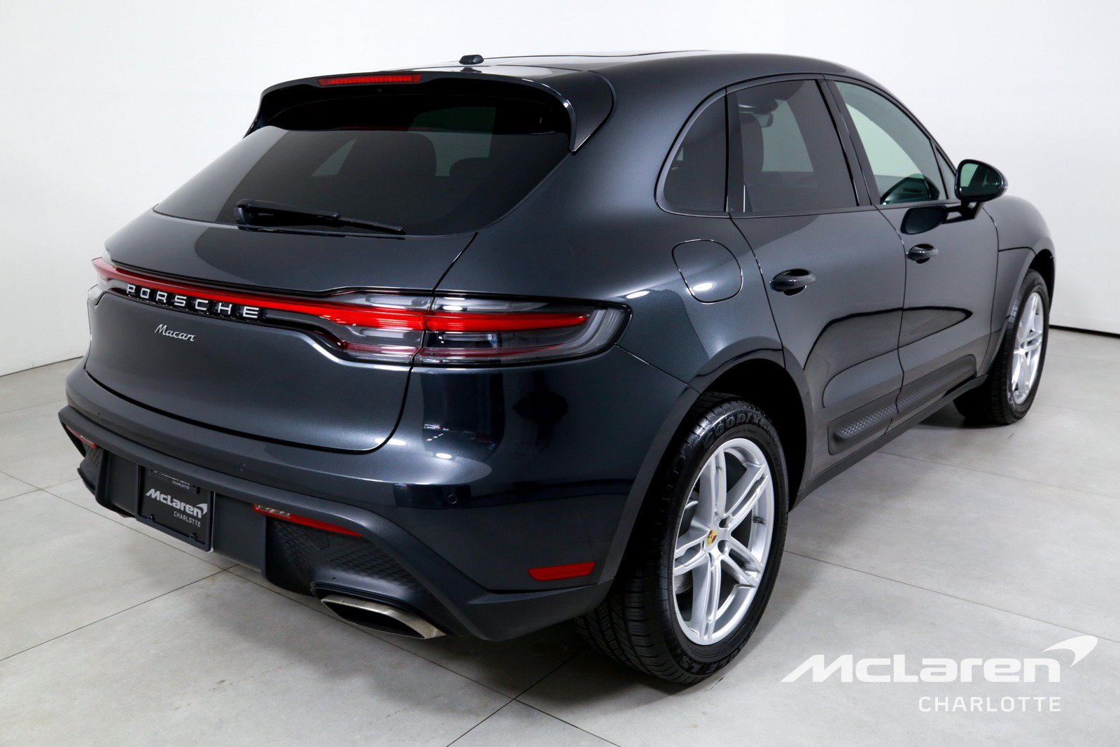 Used 2024 Porsche Macan AWD/4WD image 8