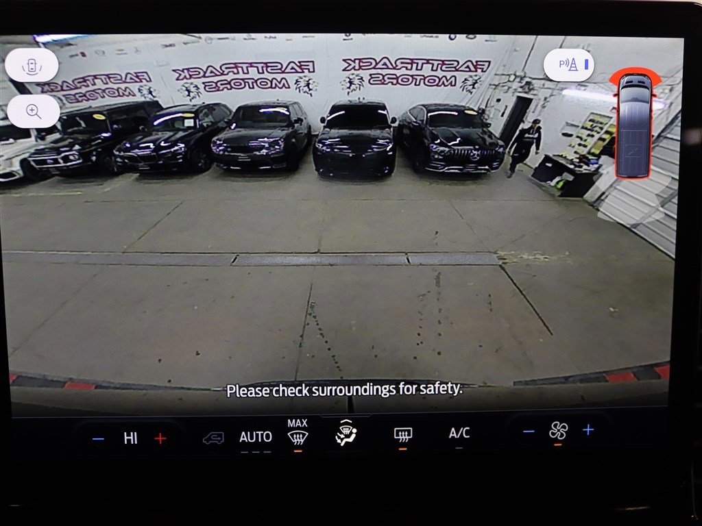 Used 2023 Ford Transit 350 XLT image 24