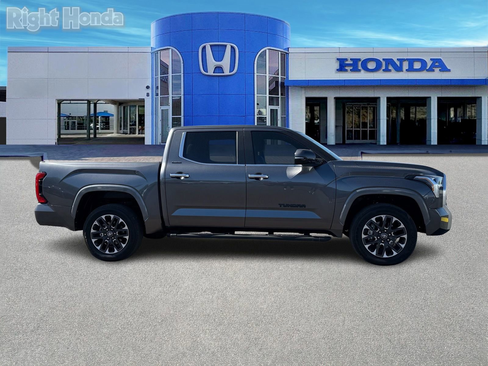 Used 2025 Toyota Tundra Limited AWD/4WD image 9