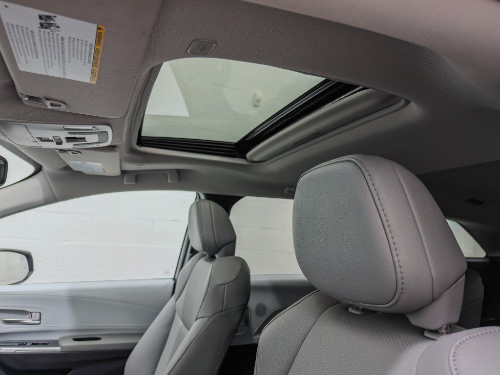 Used 2025 Toyota Sienna XLE AWD/4WD image 15