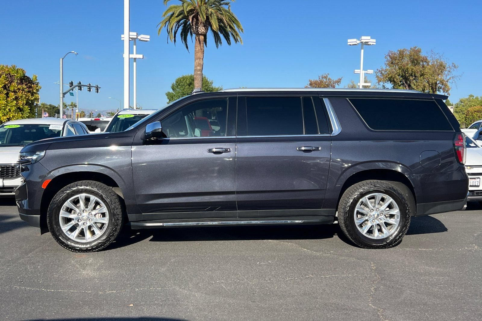 Used 2023 Chevrolet Suburban Premier AWD/4WD image 8