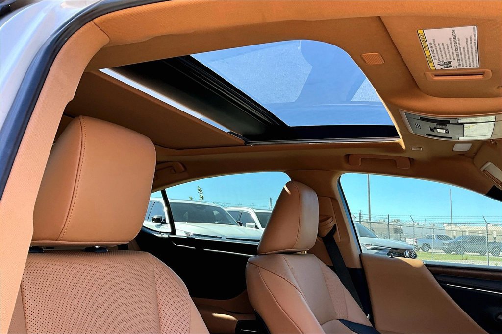 Used 2024 Lexus ES 350 w/ Premium Package FWD image 21