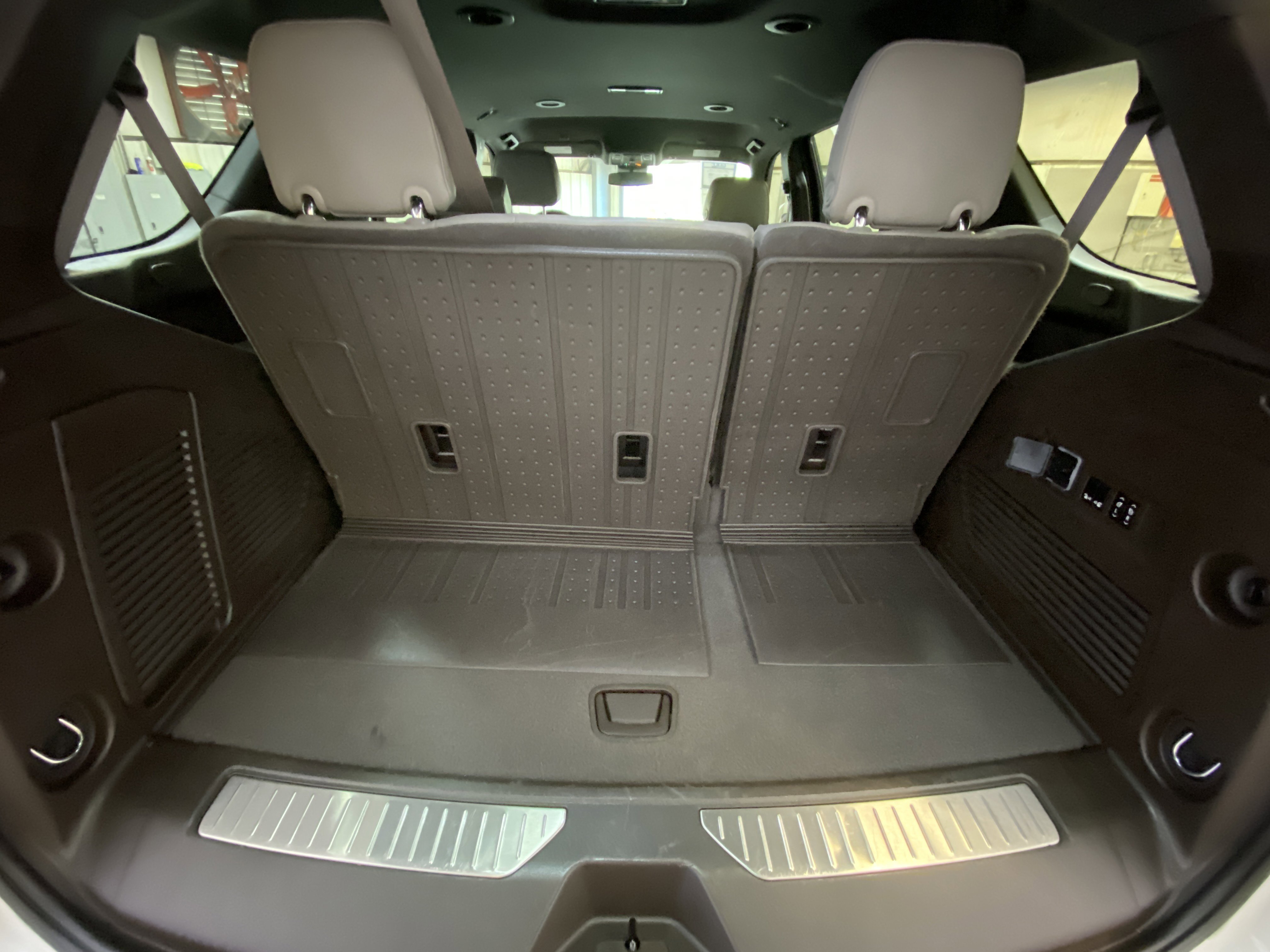 Used 2023 Chevrolet Tahoe Z71 w/ Z71 Off-Road Package image 31