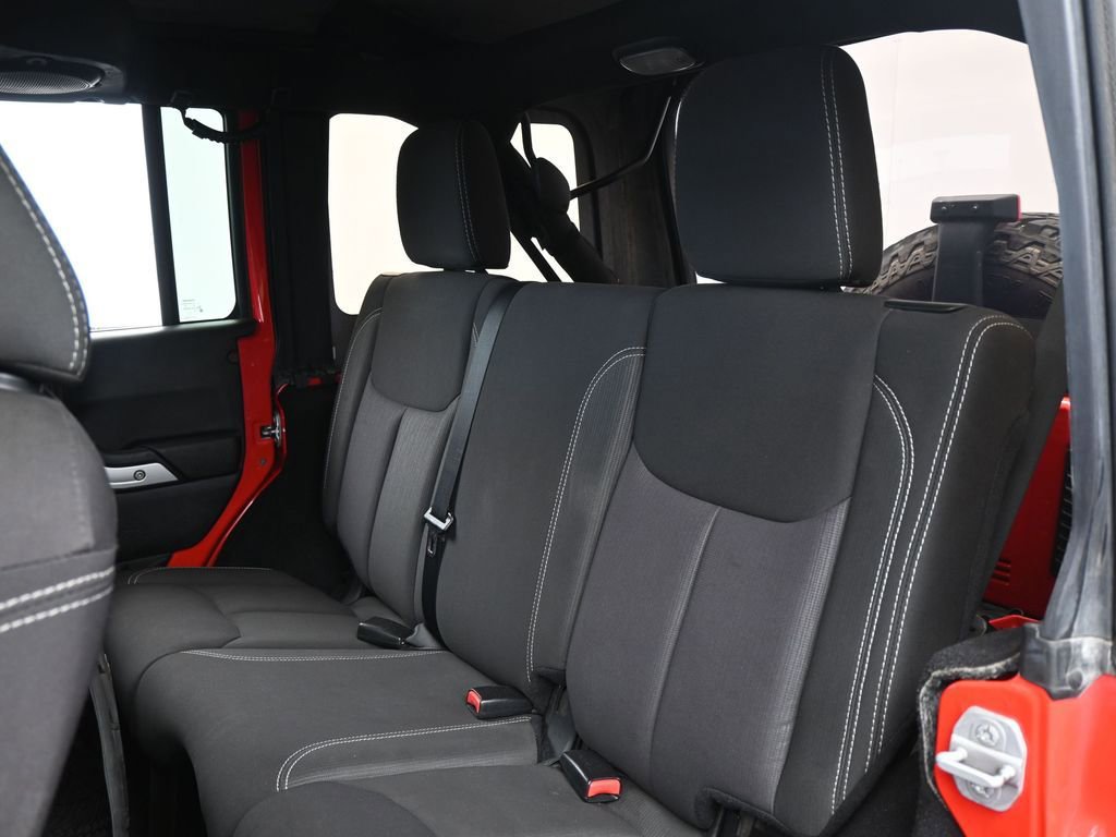 Used 2014 Jeep Wrangler Unlimited Rubicon image 32