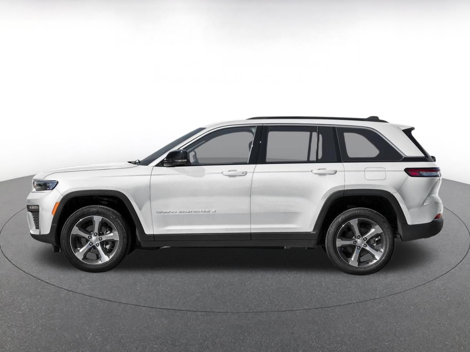 Used 2026 Jeep Grand Cherokee Limited AWD/4WD image 6