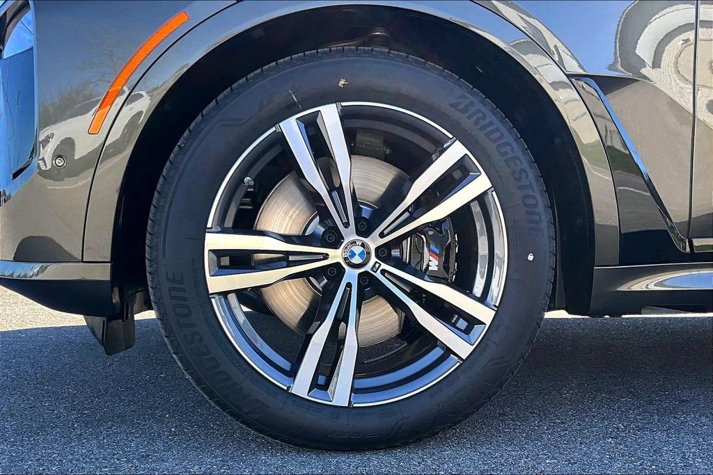 New 2026 BMW X7 xDrive40i w/ M Sport Package AWD/4WD image 10