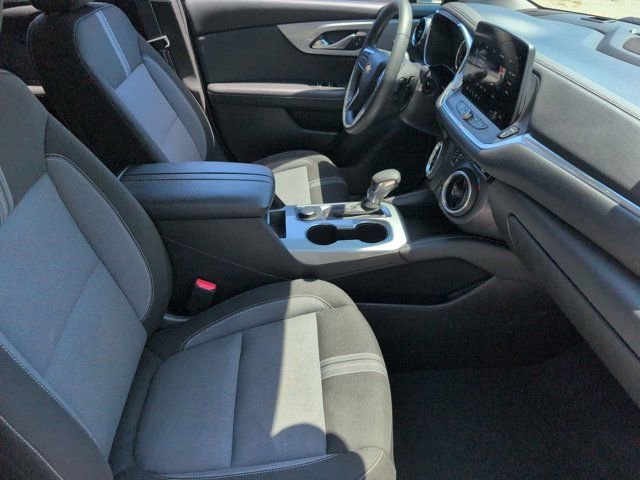 Used 2025 Chevrolet Blazer LT FWD image 30