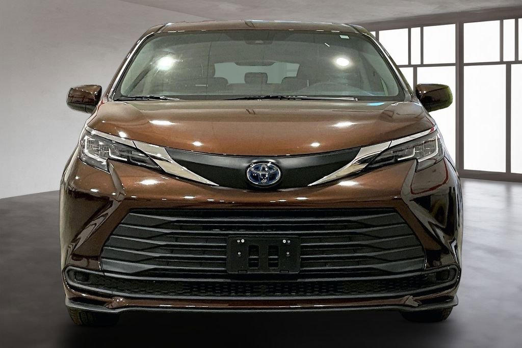 Used 2021 Toyota Sienna LE AWD/4WD image 4