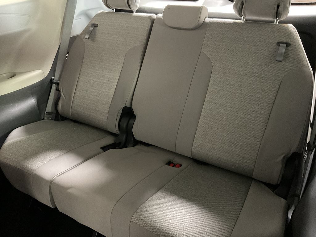 Used 2023 Toyota Sienna LE AWD/4WD image 19