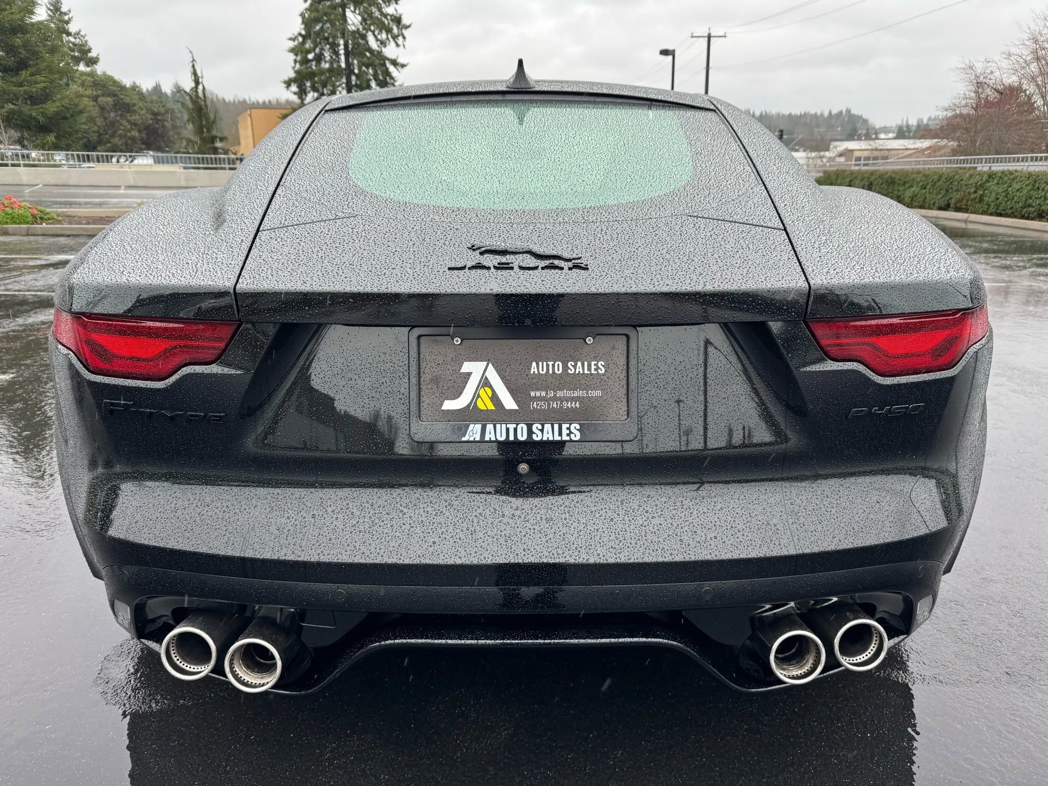 Used 2023 Jaguar F-TYPE Coupe image 9