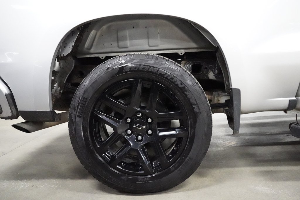 Used 2022 Chevrolet Silverado 1500 Custom w/ LPO, Blackout Package RWD image 31