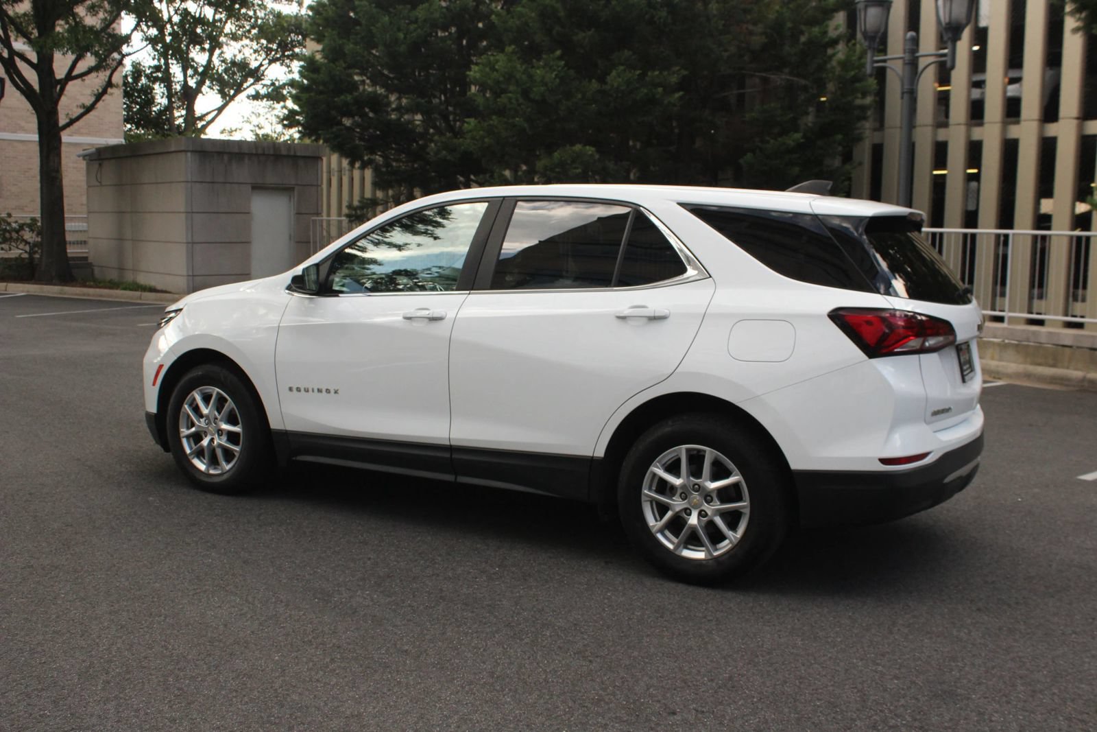 Used 2022 Chevrolet Equinox LT FWD image 9