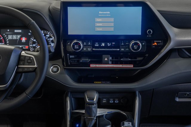 New 2025 Toyota Highlander XLE image 21