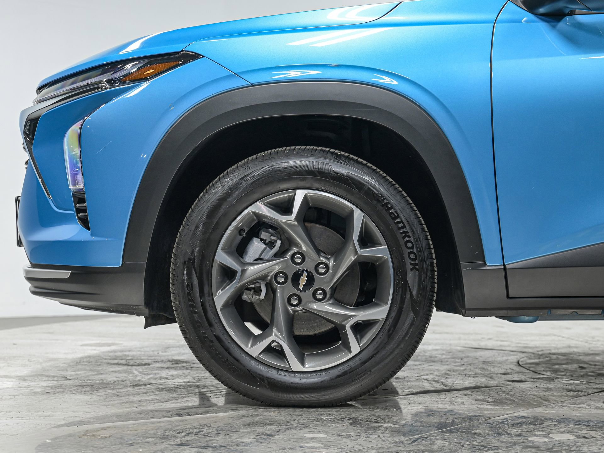 Used 2025 Chevrolet Trax LT w/ LT Convenience Package image 3