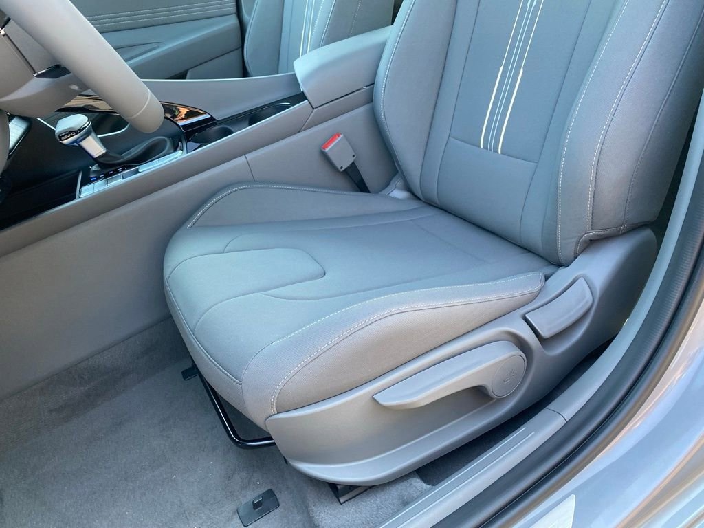 New 2025 Hyundai Elantra SEL FWD image 23