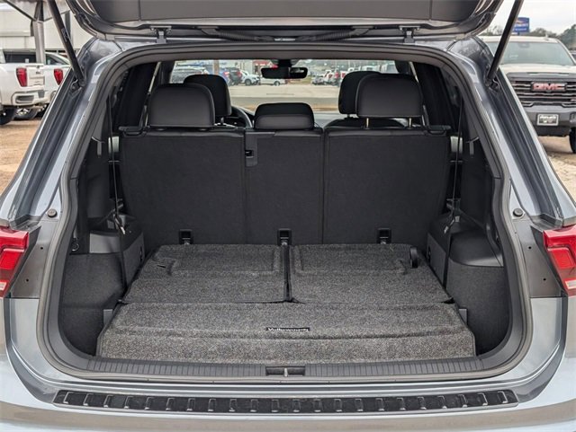 Used 2023 Volkswagen Tiguan SE R-Line image 9