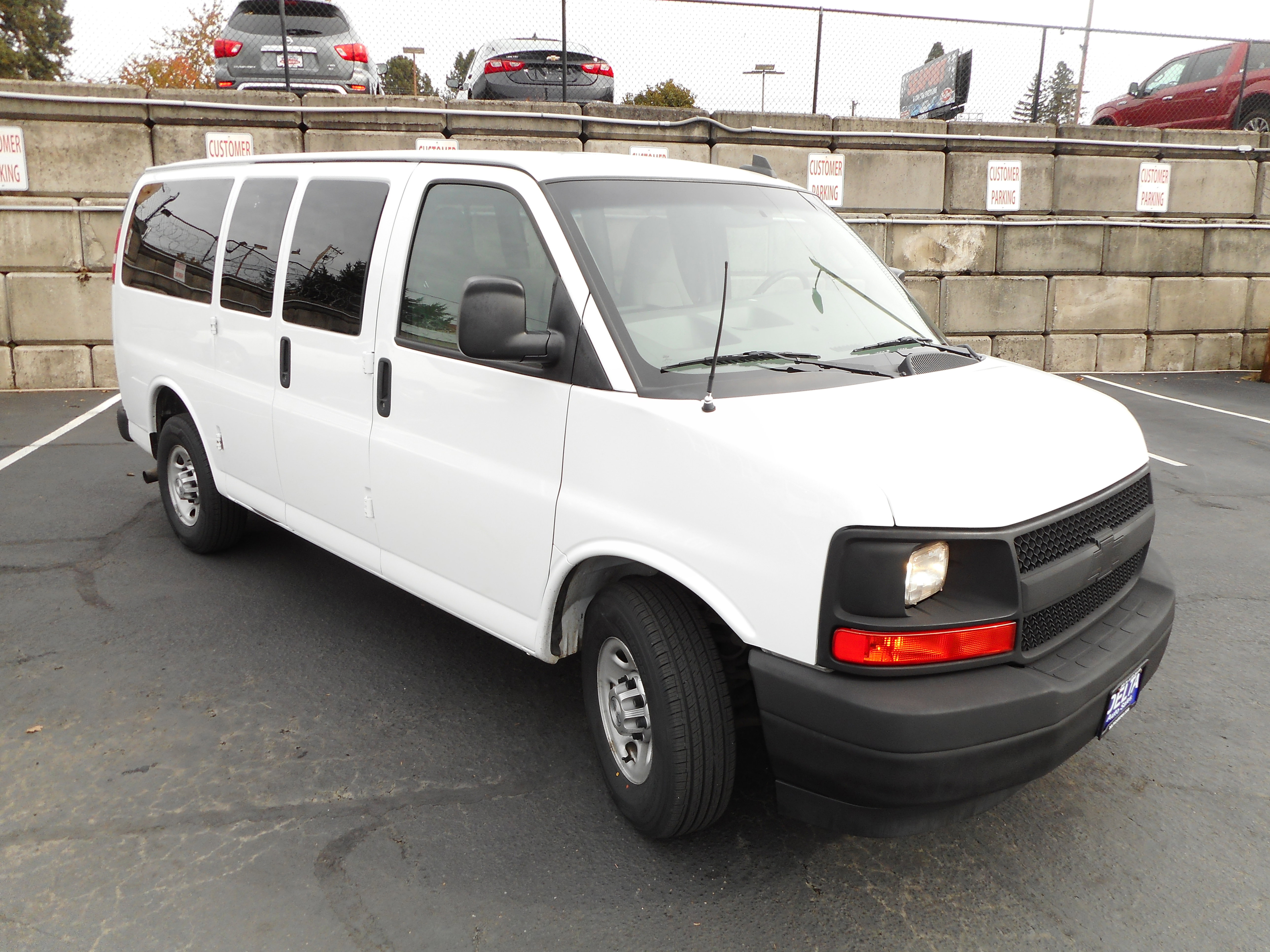 Used 2017 Chevrolet Express 2500 LS RWD image 5