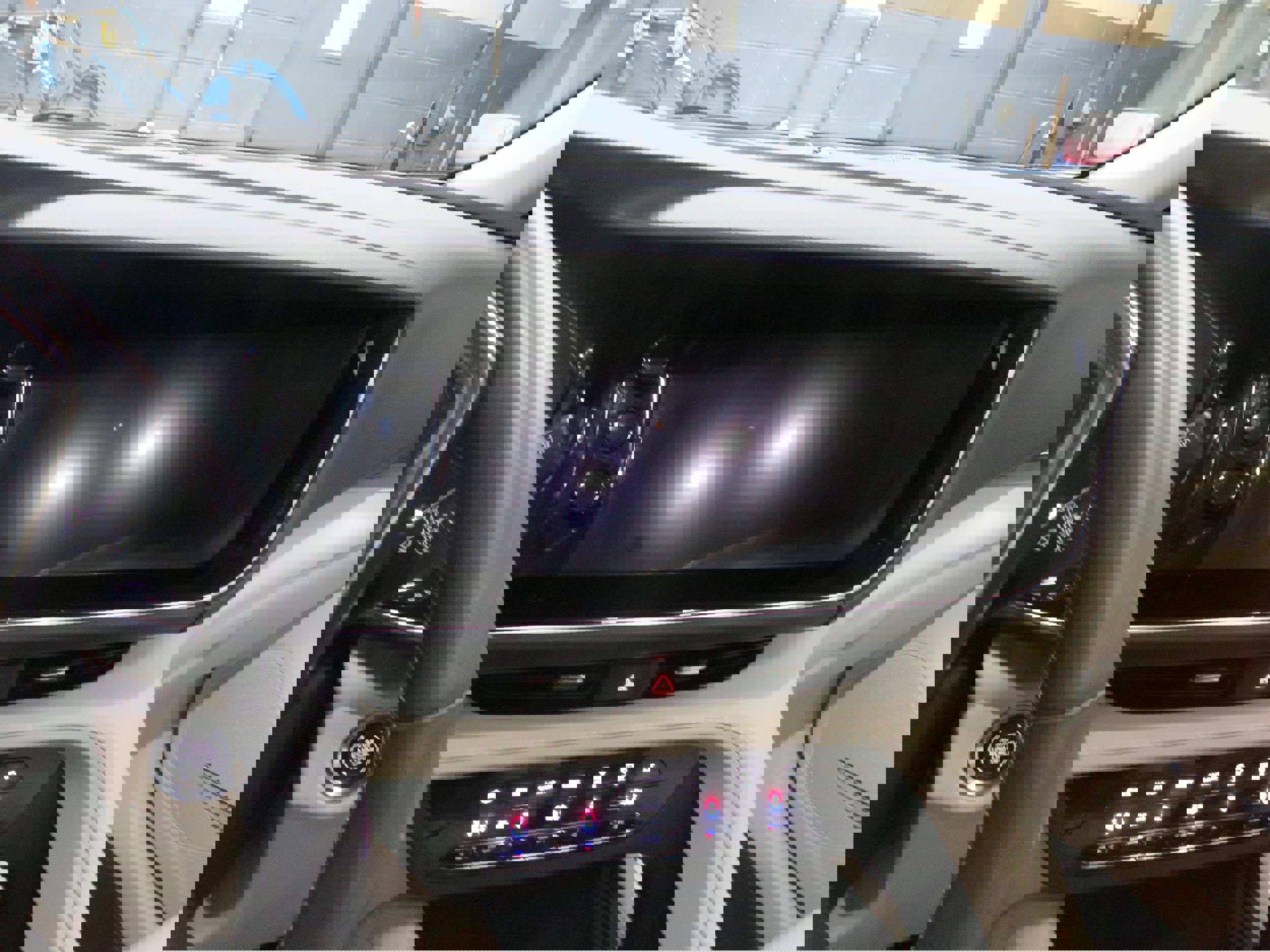 Used 2023 Buick Envision Avenir image 14