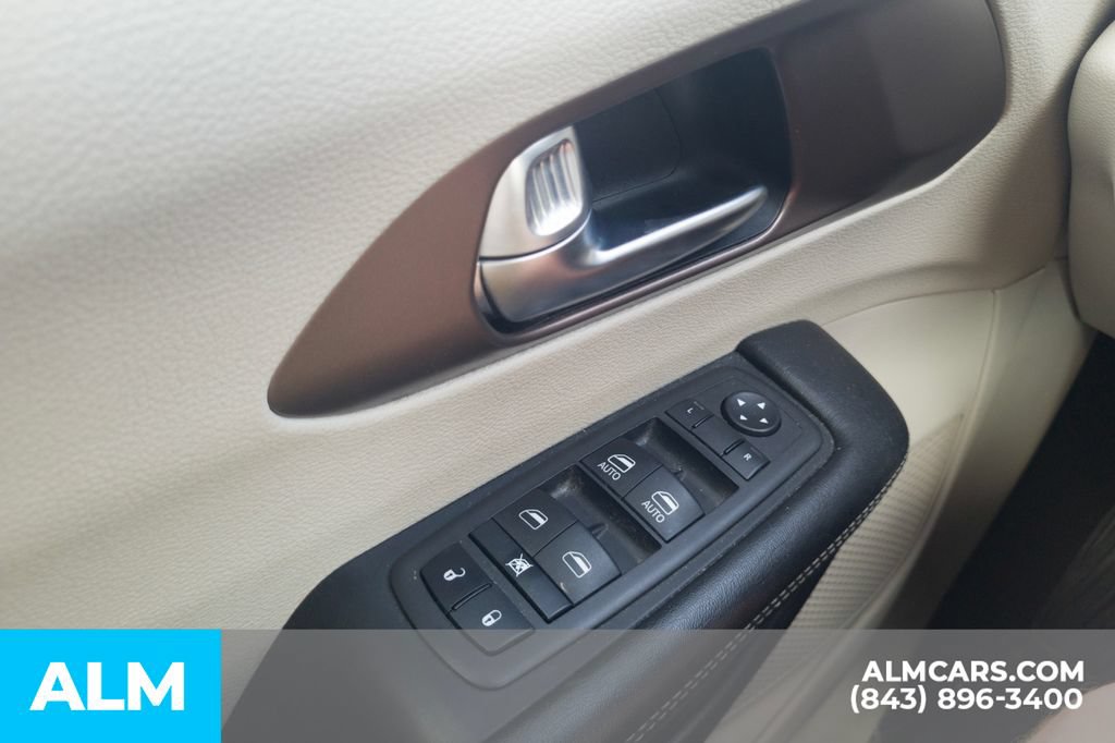 Used 2023 Chrysler Voyager LX FWD image 12