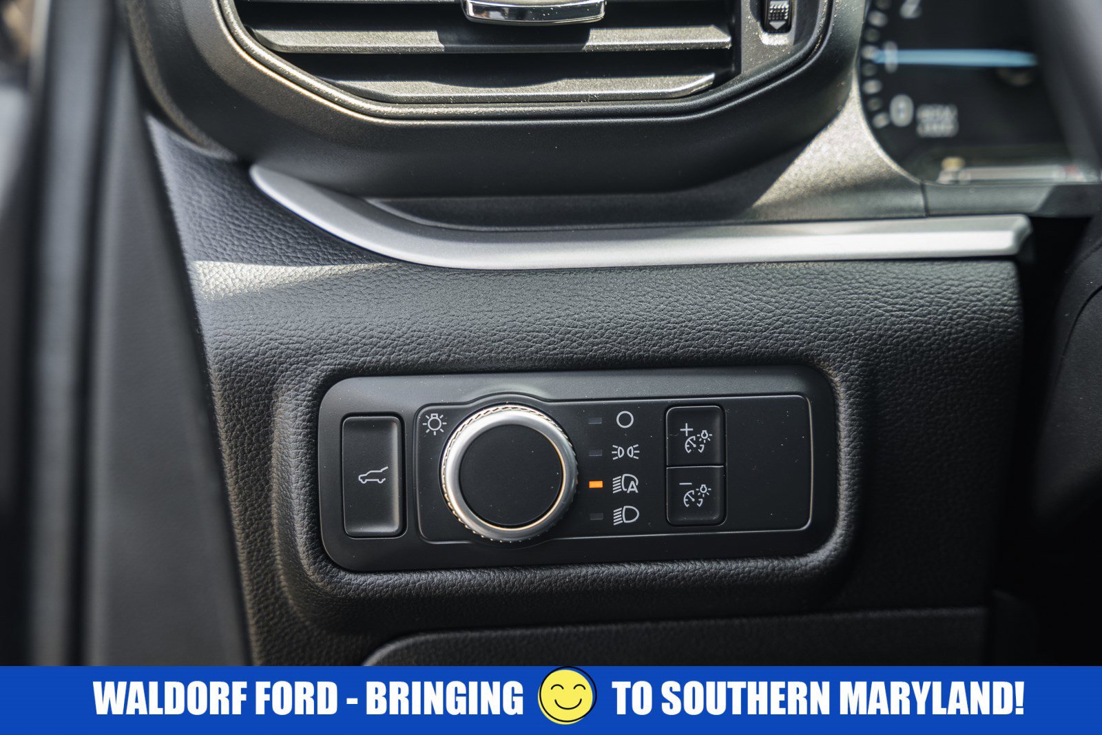 Used 2022 Ford Explorer XLT image 42