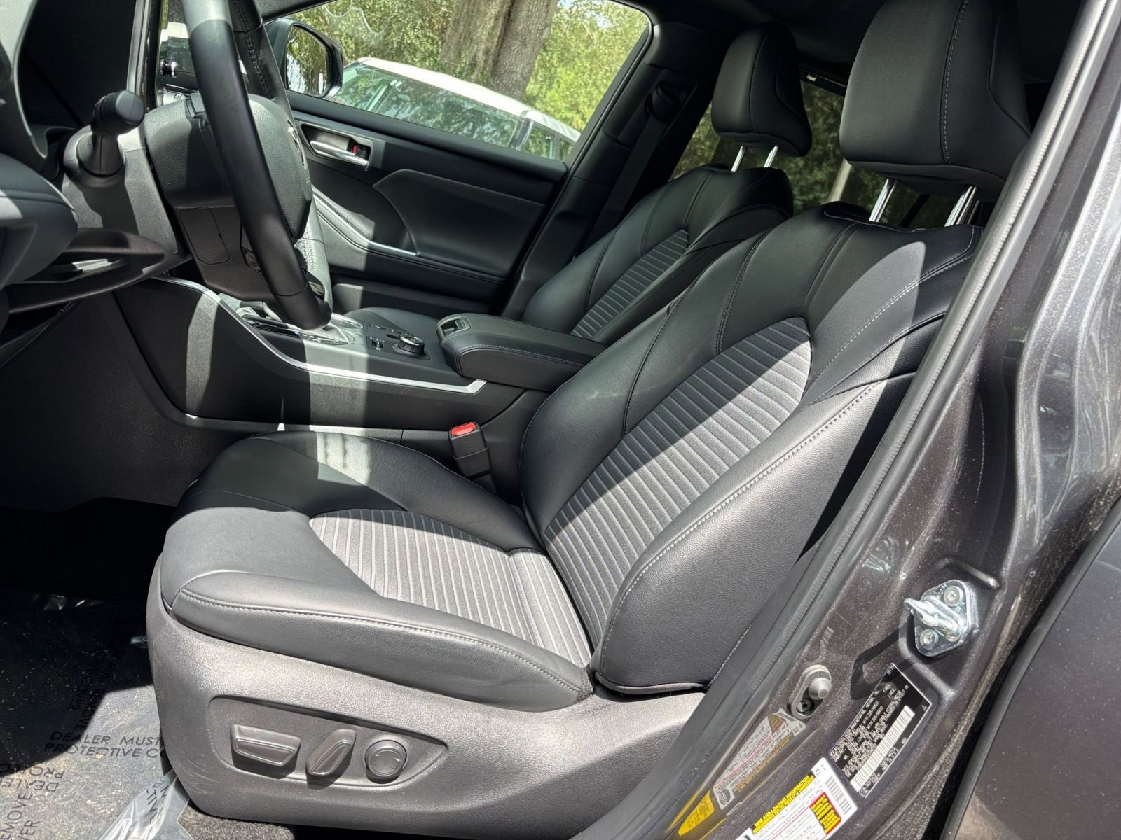 Used 2025 Toyota Highlander XSE AWD/4WD image 28