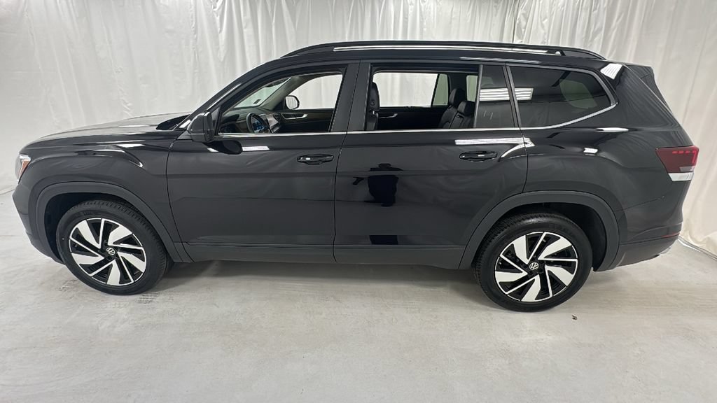 Used 2025 Volkswagen Atlas SE AWD/4WD image 6