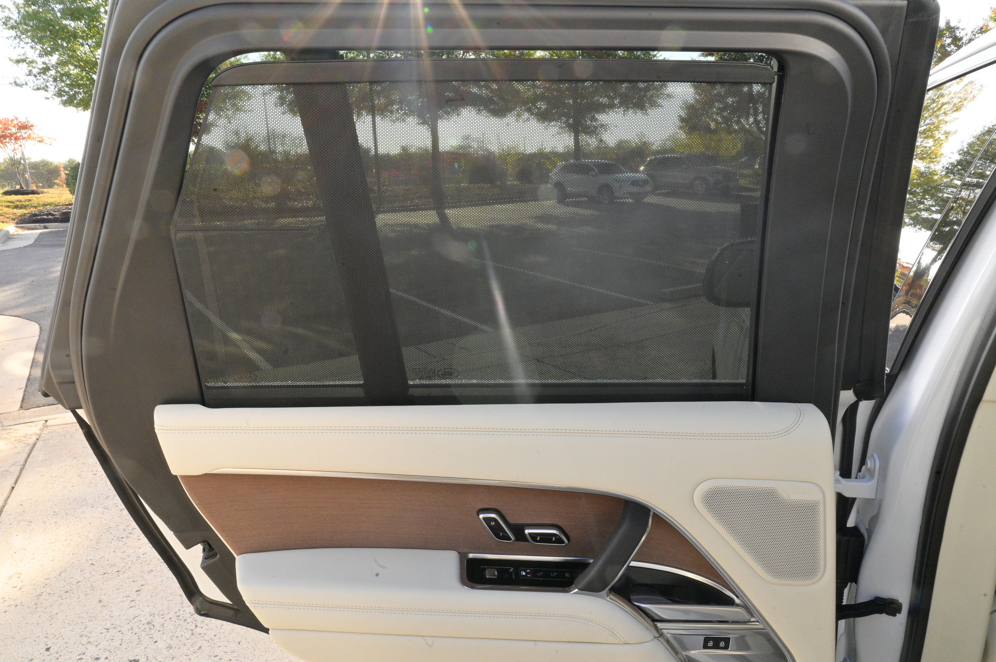 Used 2023 Land Rover Range Rover Autobiography image 38