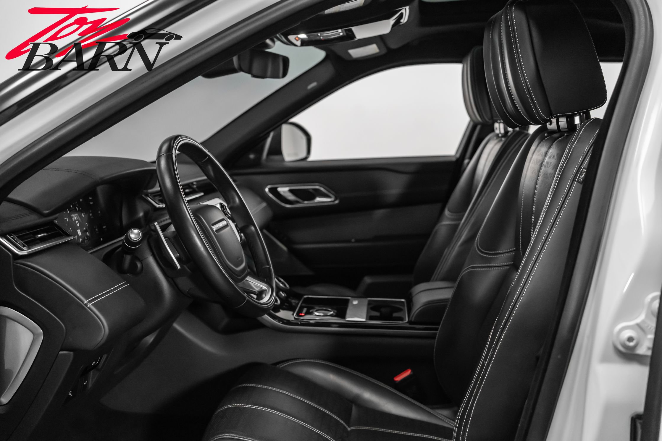 Used 2018 Land Rover Range Rover Velar R-Dynamic HSE image 28