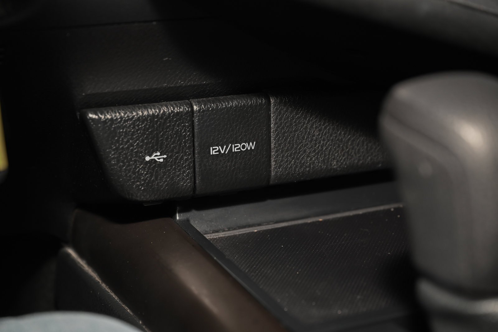 Used 2022 Toyota Camry LE w/ Carpet Mat Package (TMS) image 31