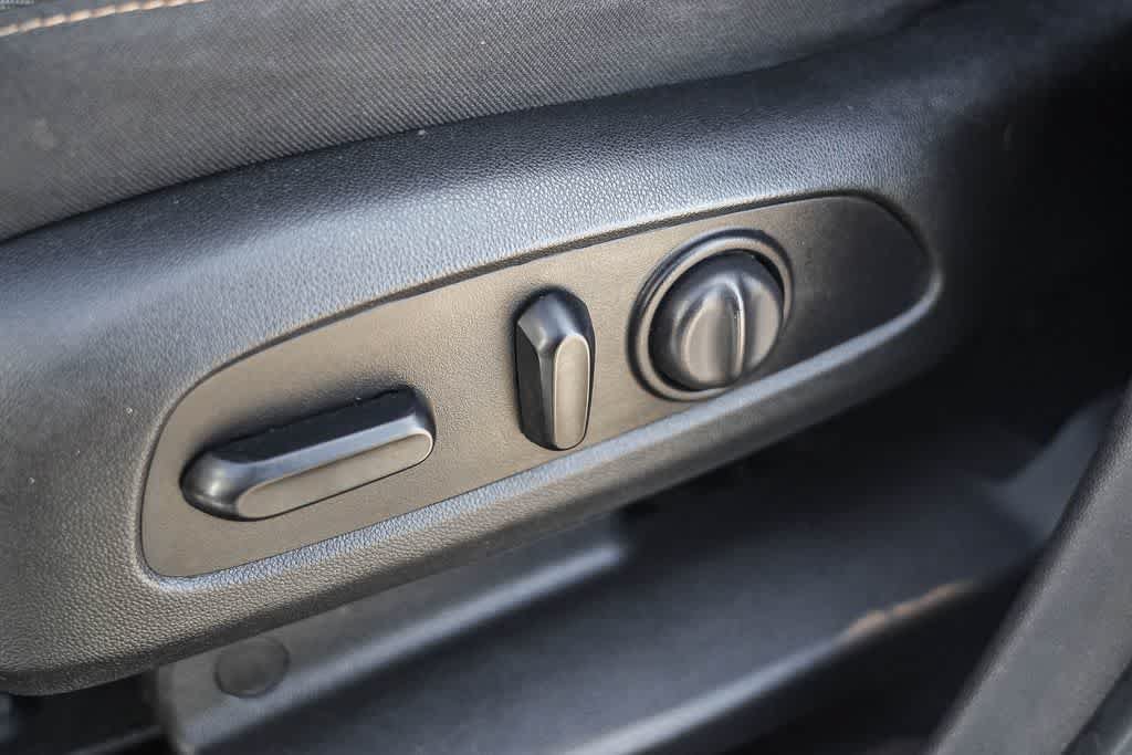 Used 2021 Chevrolet Equinox LT FWD image 21