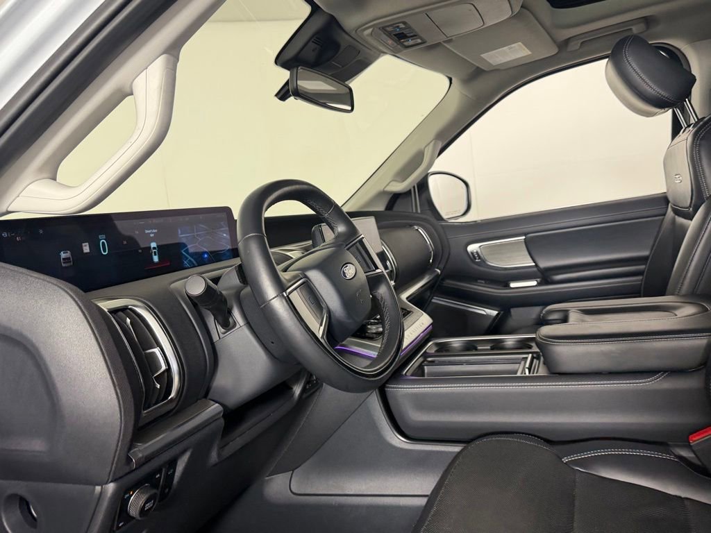 Used 2025 Ford Expedition Platinum AWD/4WD image 20